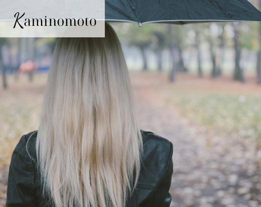 Vì sao tóc dễ bết và xơ rối trong mùa mưa